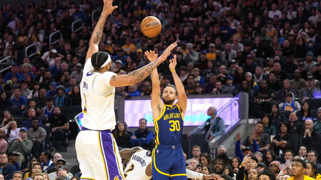 Los Angeles Lakers at Golden State Warriors odds, picks and predictions